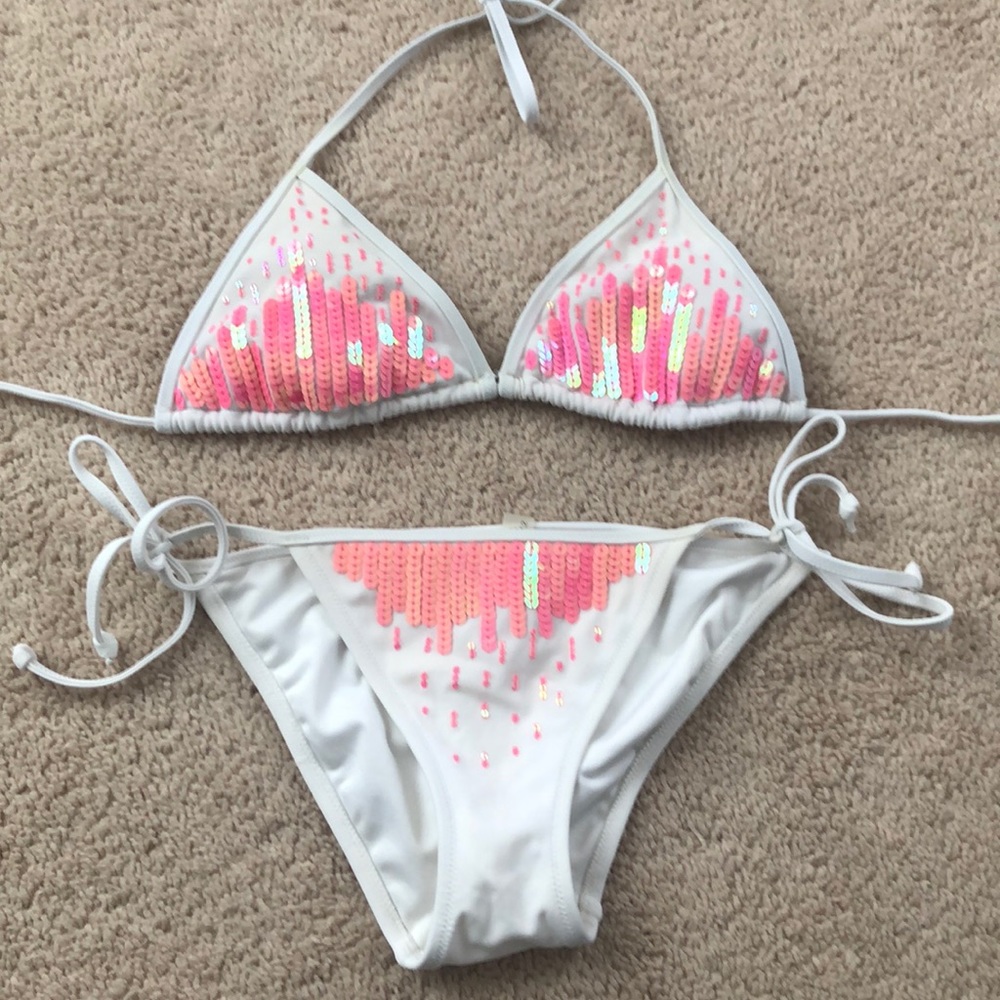 VICTORIA’s SECRET BATHING SUIT